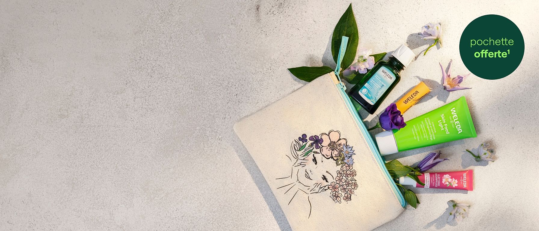 Pochette Weleda avec design Kera Till sur fond neutre. A côté, quelques produits Weleda sont représentés.
