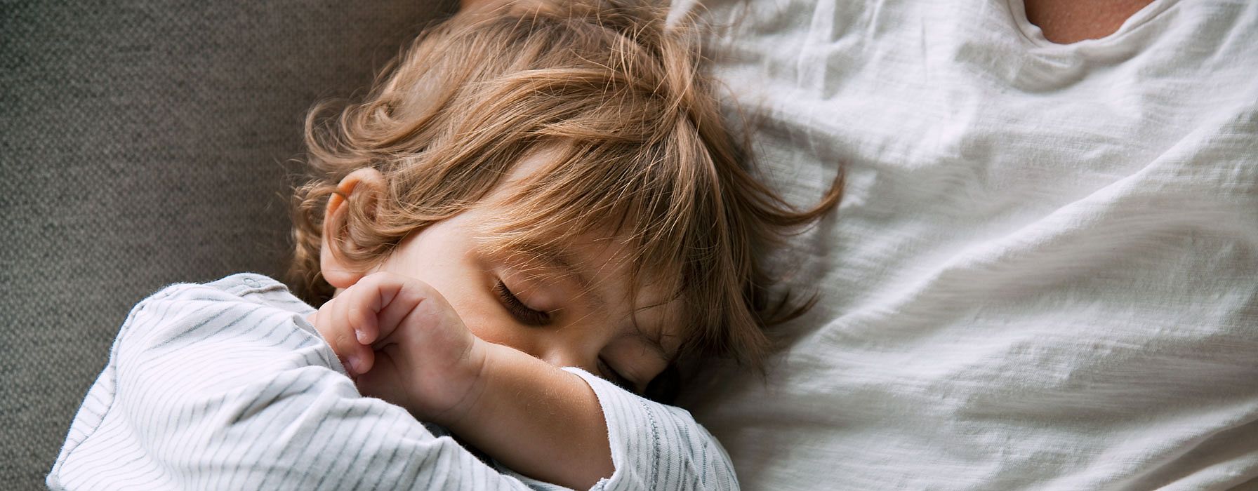 Enfant au lit