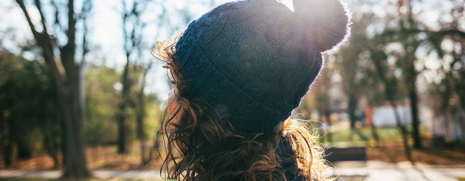 Femme au bonnet en automne