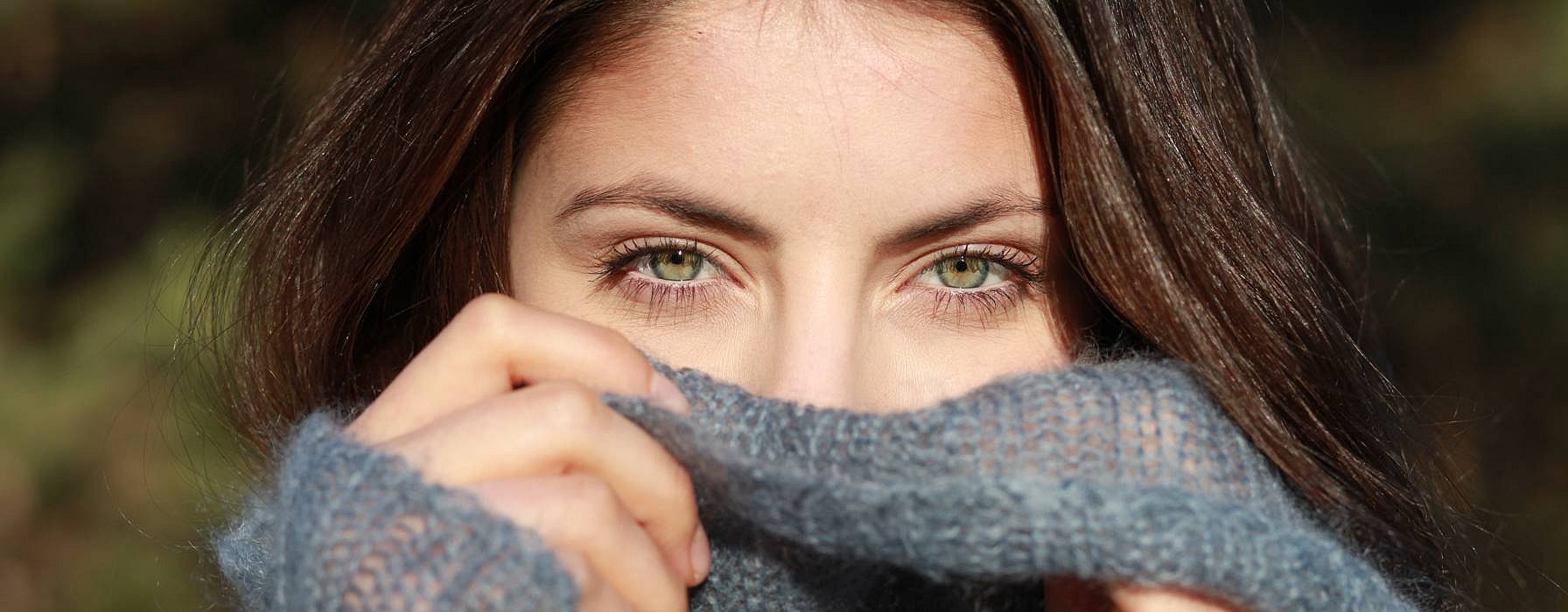 Femme avec pull