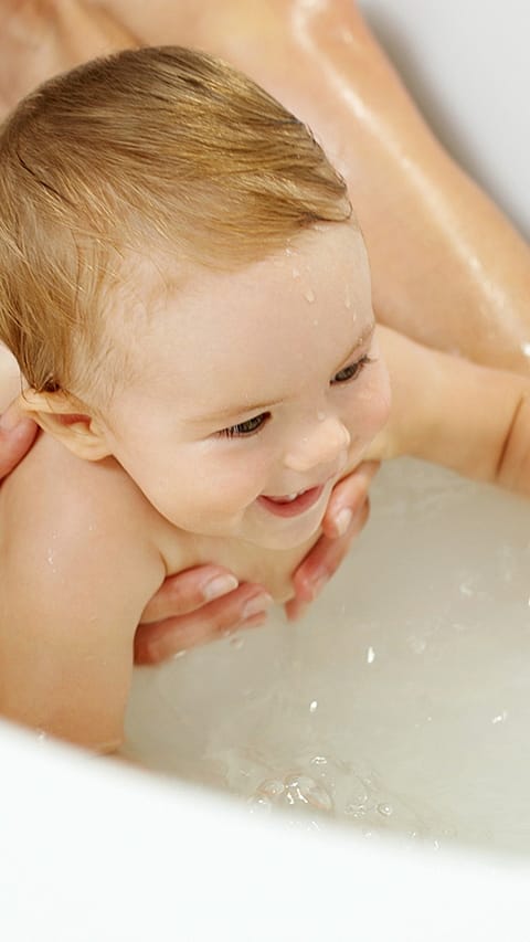 baby in wanne