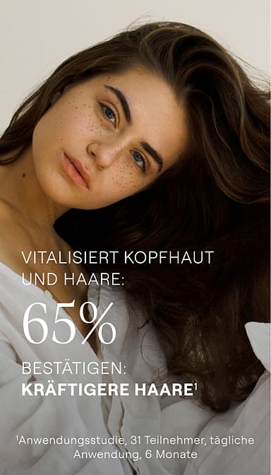 Frau mit langen, dunklen Haaren. Vitalisiert Kopfhaut und Haare. 65% bestätigen: kräfitigere Haare. Anwendungsstudie mit 31 Teilnehmer bei täglicher Anwendung über 6 Monate.