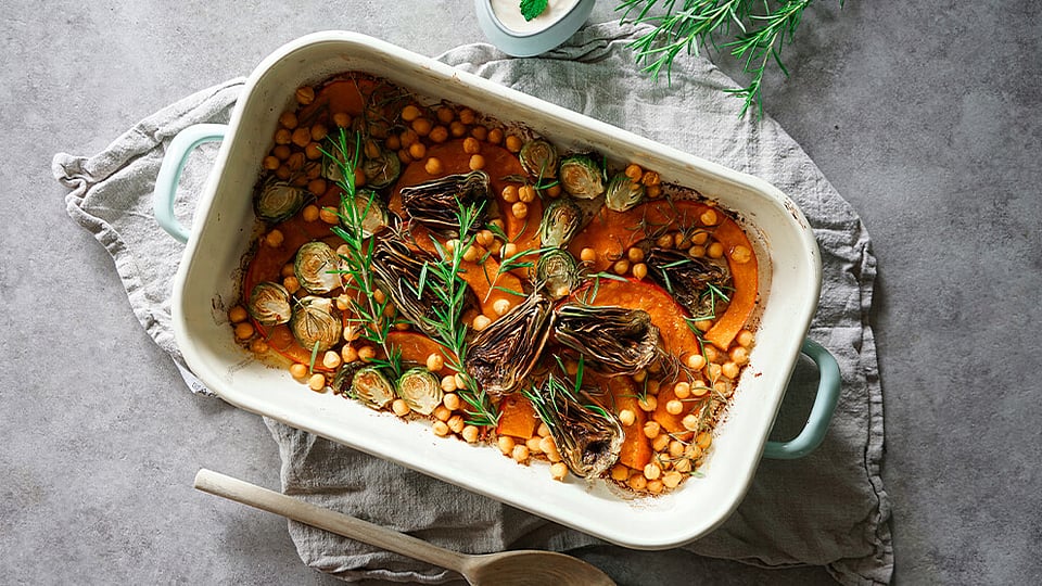 Légumes au four dans un plat à four