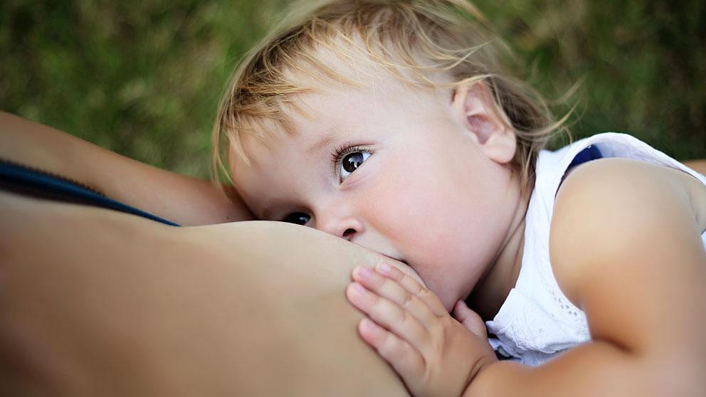 L' enfant boit